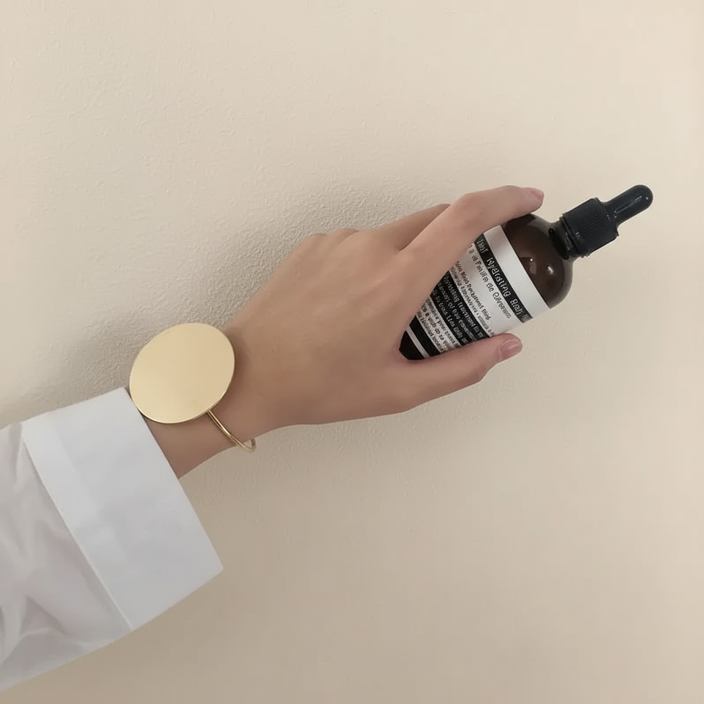 Modern Geometric Metal Bracelet – Trendy Statement Jewelry for Women