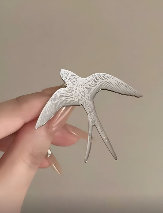 Elegant Swallow Bird Brooch – Minimalist Metal Pin for Scarves & Dresses