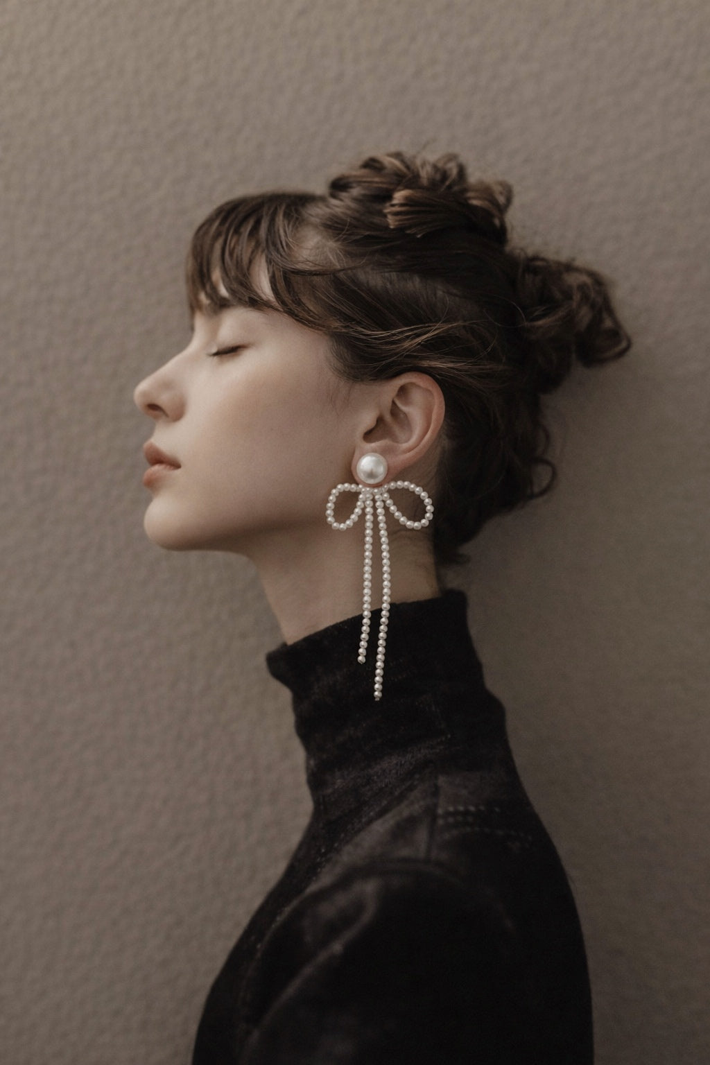 Pearl Bow Earrings — Soft Beige Elegance