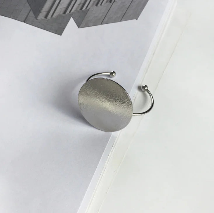 Modern Geometric Metal Bracelet – Trendy Statement Jewelry for Women