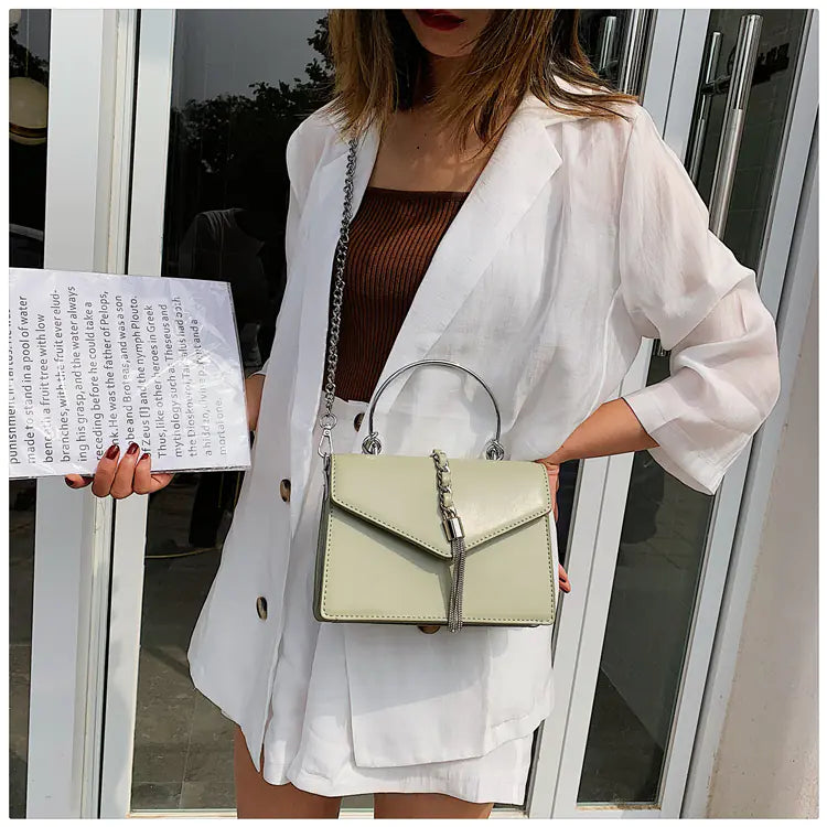 Elegant Tassel Chain Purse - Sophisticated Shoulder Bag for Women -